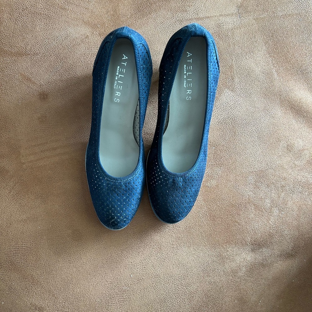 Ateliers Blue Chunky Heel Court Shoes with Textured Design - Picture 2 of 6